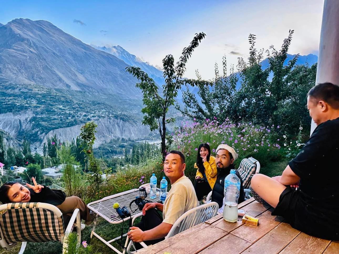 Old Hunza Inn Karimabad  Bagian luar foto